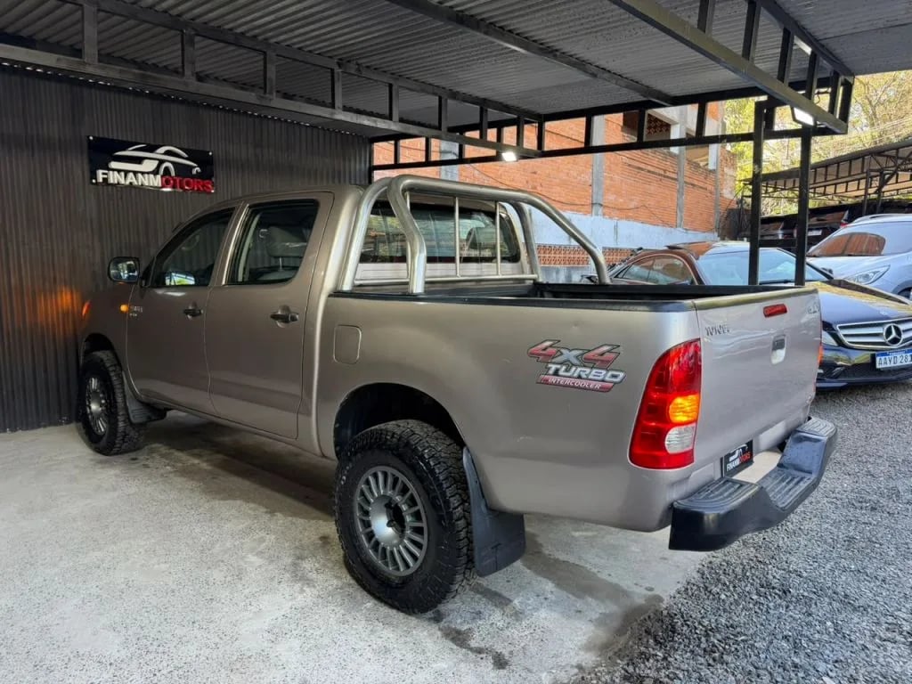 Toyota Hilux — foto 5