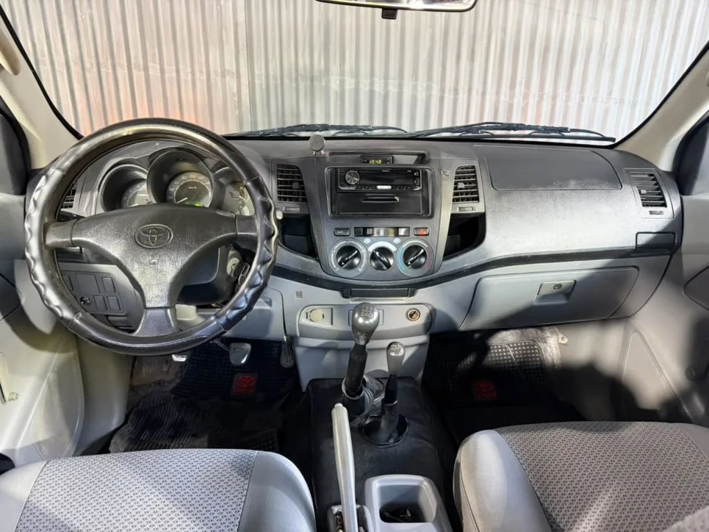 Toyota Hilux — foto 8