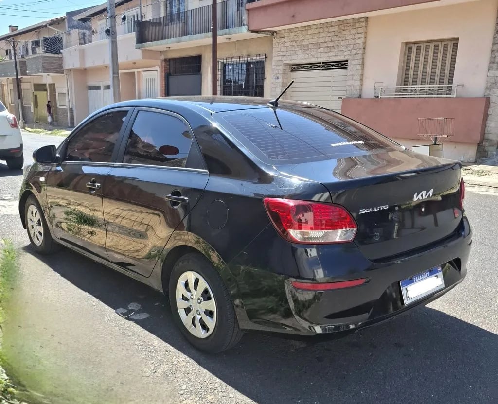 Kia Soluto — foto 1