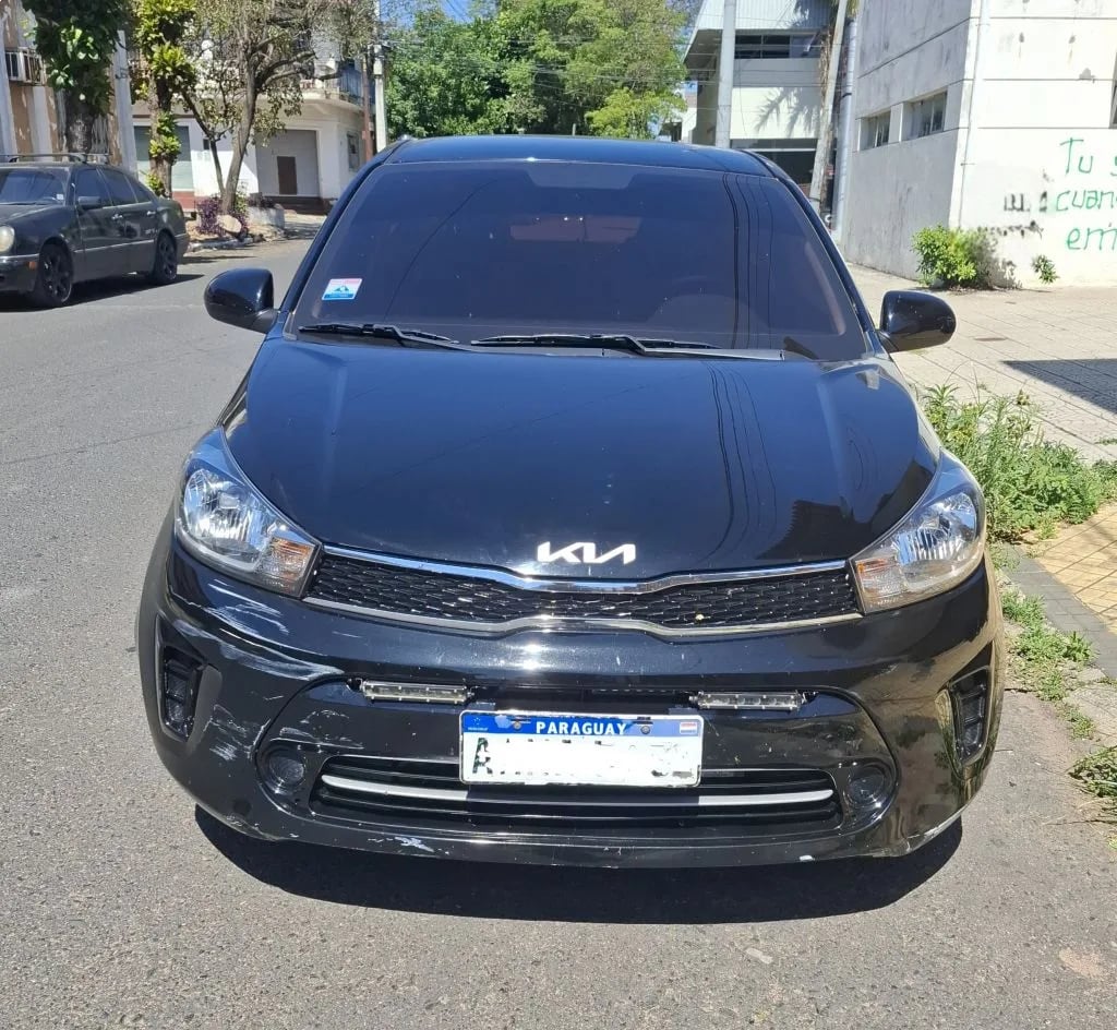 Kia Soluto — foto 2