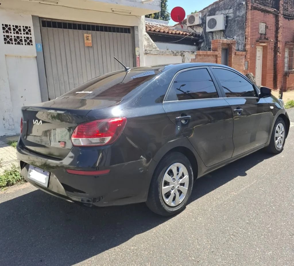 Kia Soluto — foto 6