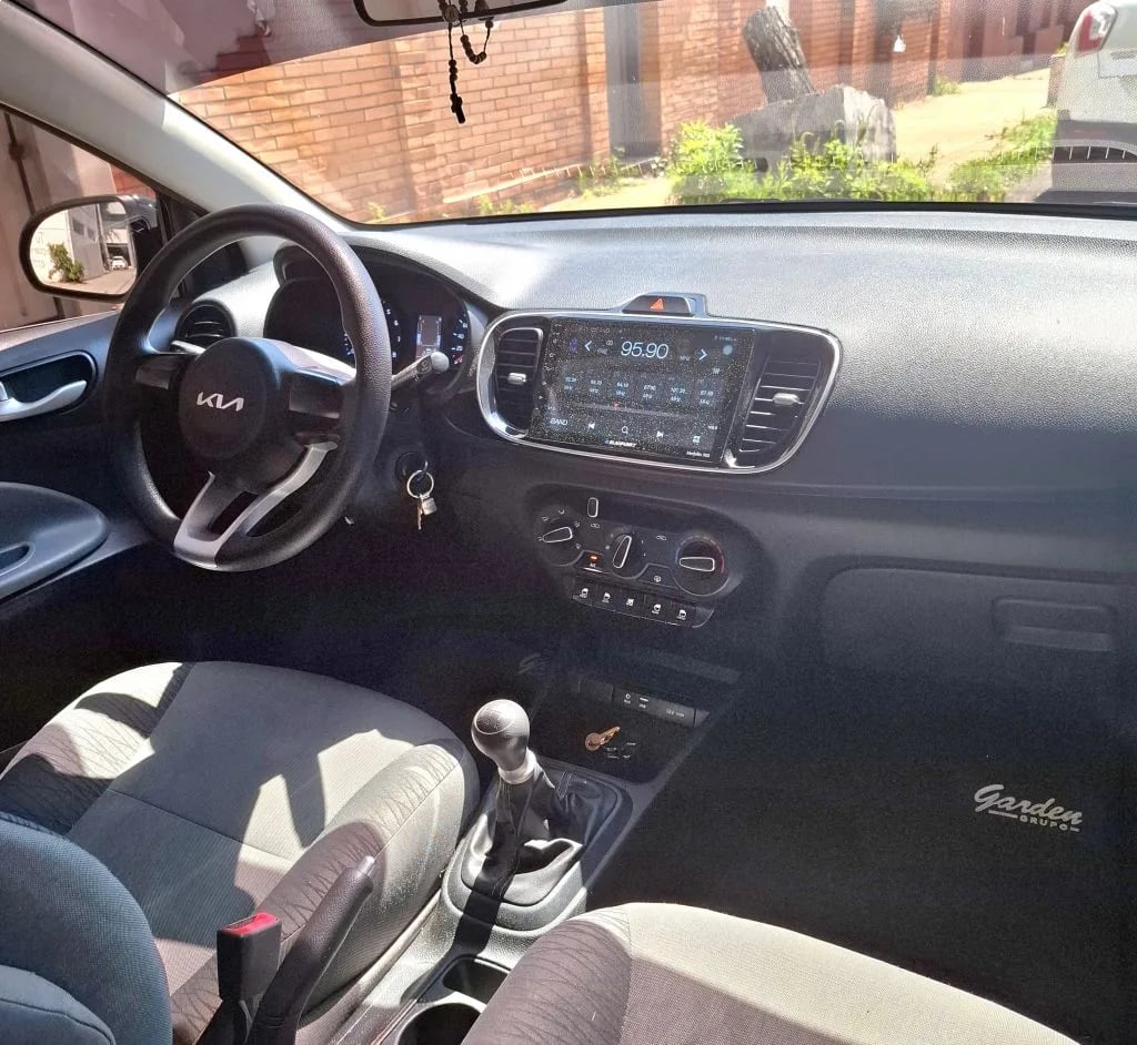 Kia Soluto — foto 7