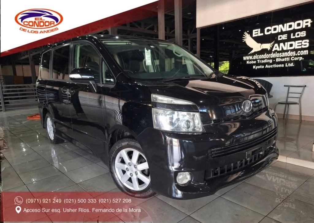 Toyota Voxy — foto 1