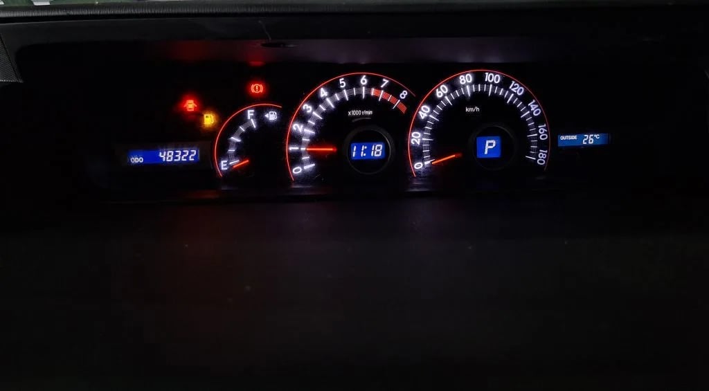 Toyota Voxy — foto 4