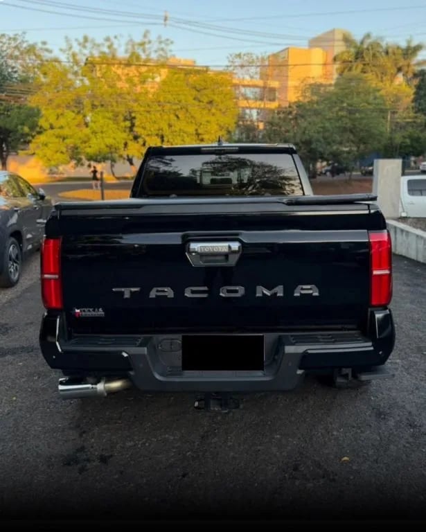 Toyota Tacoma — foto 1