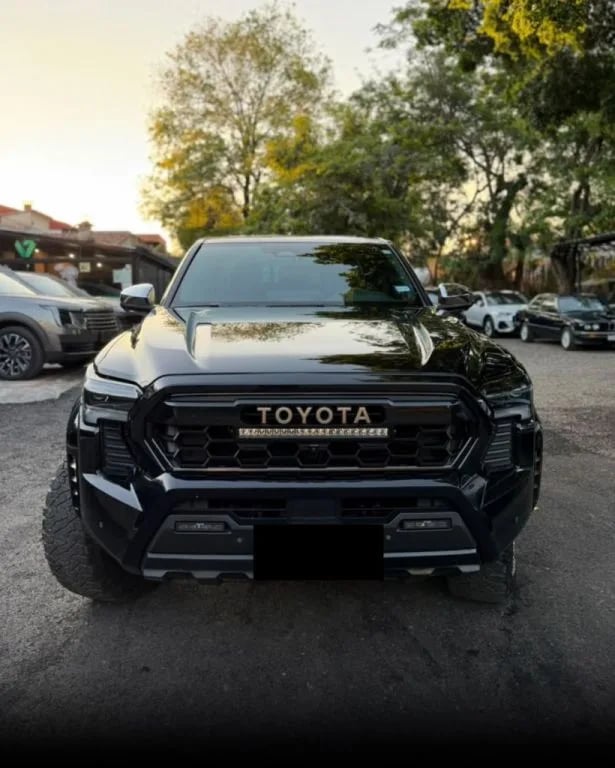 Toyota Tacoma — foto 2