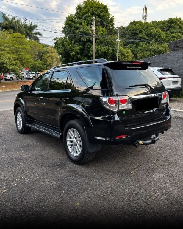 Toyota Fortuner — foto 4