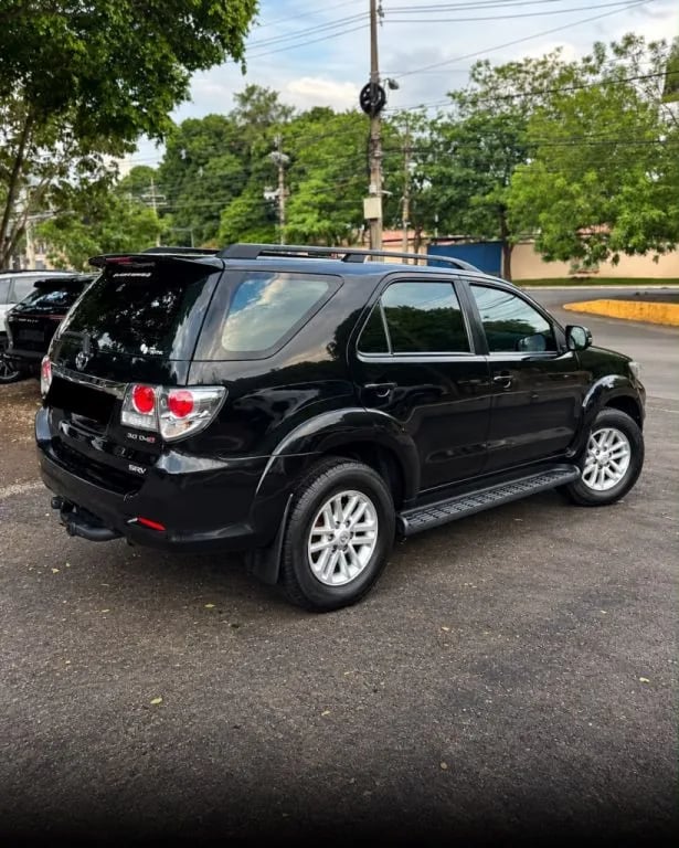 Toyota Fortuner — foto 9