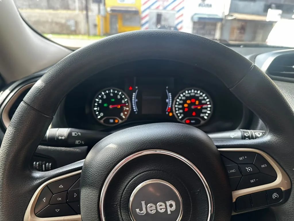 Jeep Renegade — foto 7