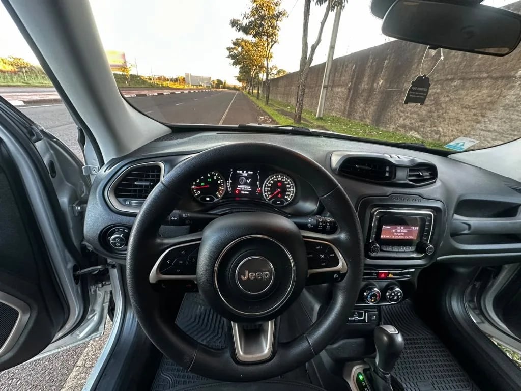 Jeep Renegade — foto 9