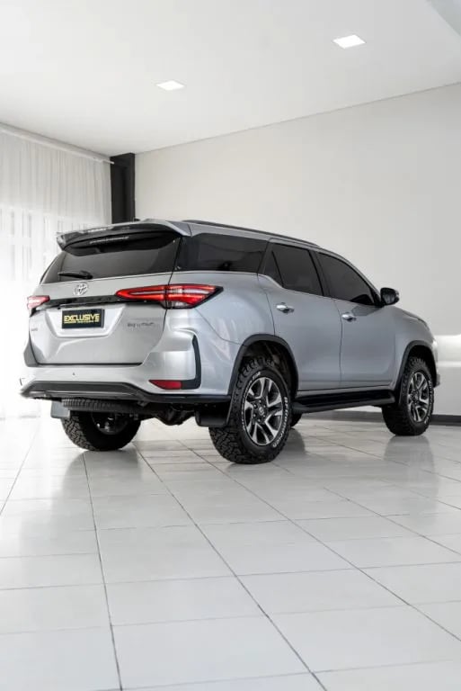 Toyota Fortuner — foto 4