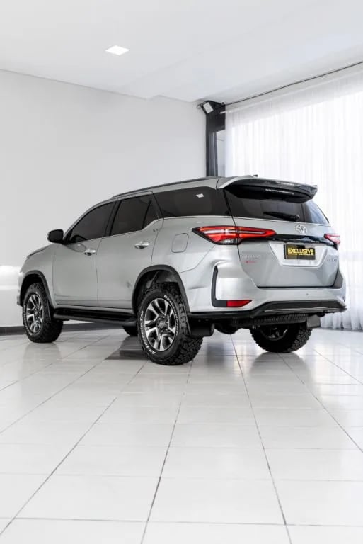 Toyota Fortuner — foto 6