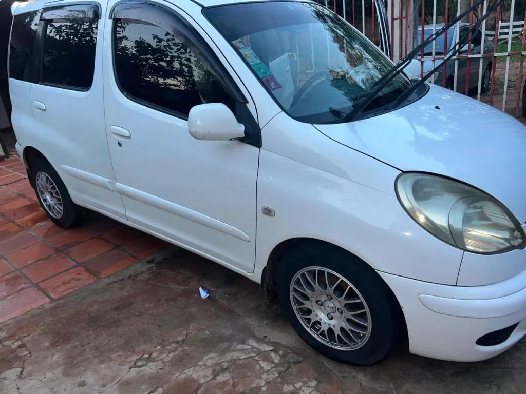 Toyota Funcargo — foto 1