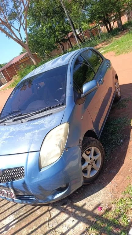 Toyota Vitz — foto 1