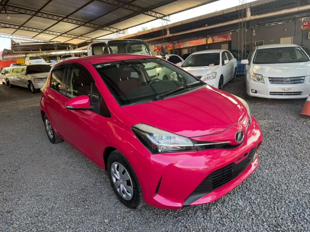 Toyota Vitz — foto 1