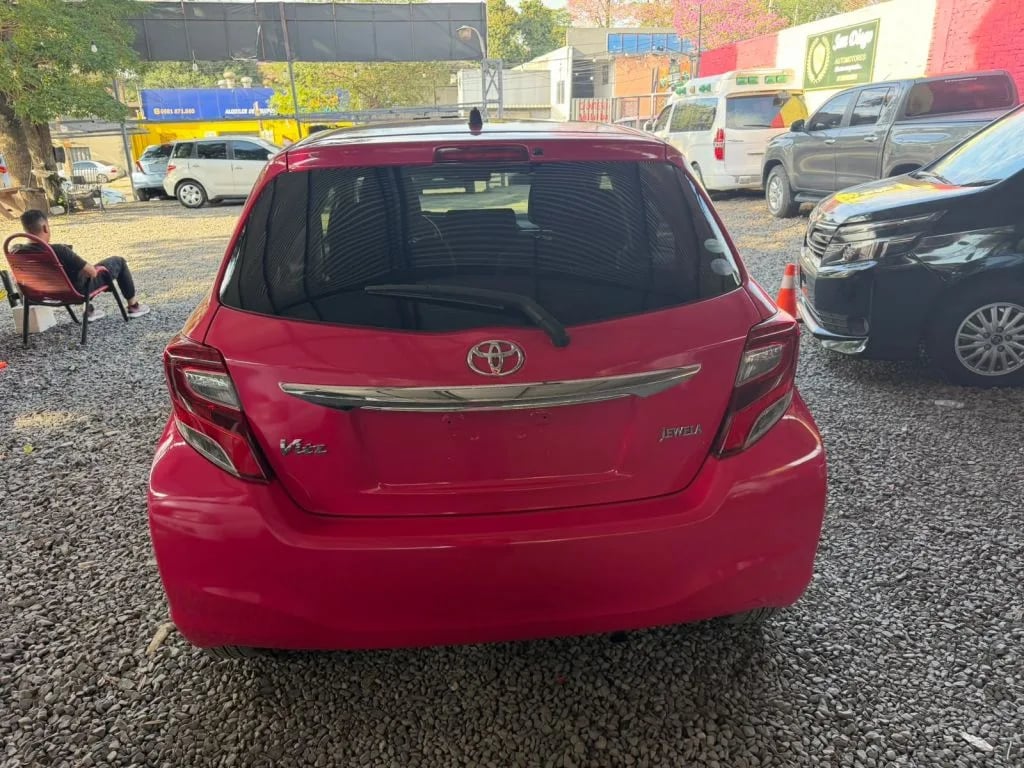 Toyota Vitz — foto 3