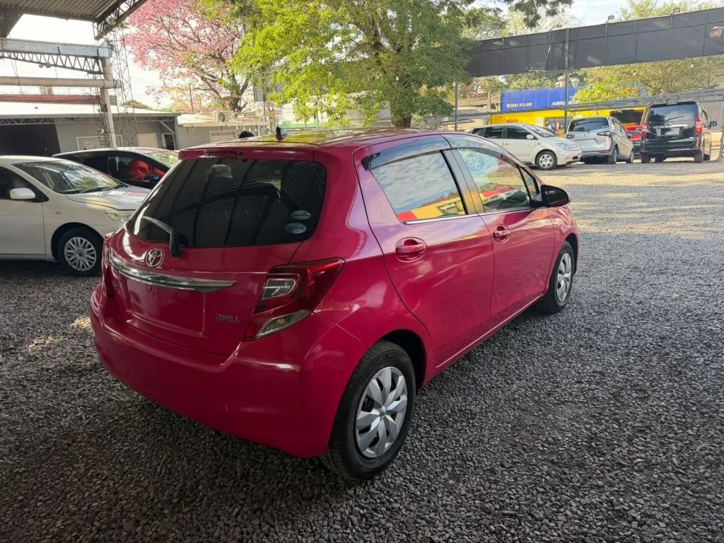 Toyota Vitz — foto 4