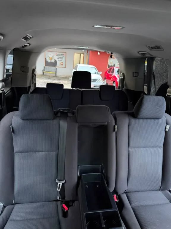 Toyota Voxy — foto 3