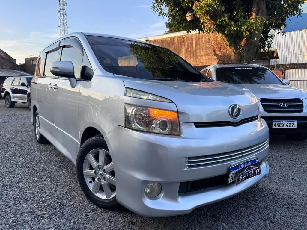 Toyota Voxy — foto 3