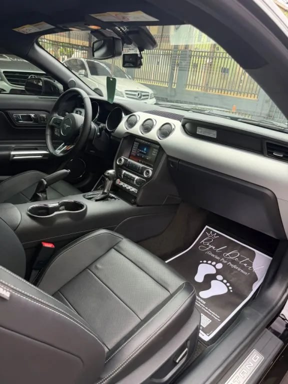 Ford Mustang — foto 4