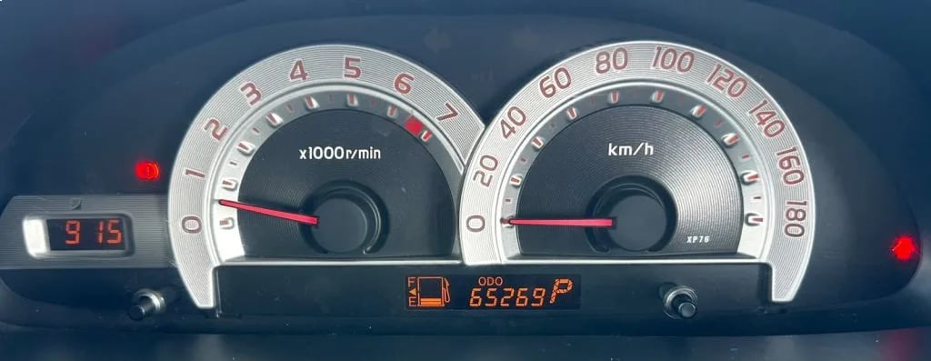 Toyota Sienta — foto 3