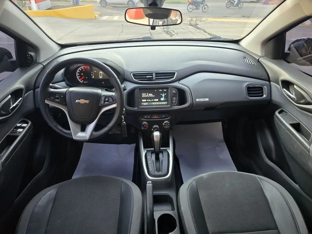 Chevrolet Onix — foto 7