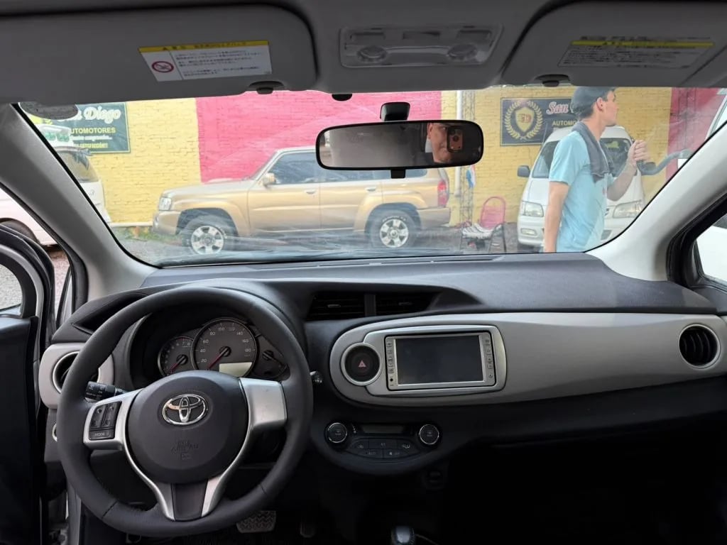 Toyota Vitz — foto 2