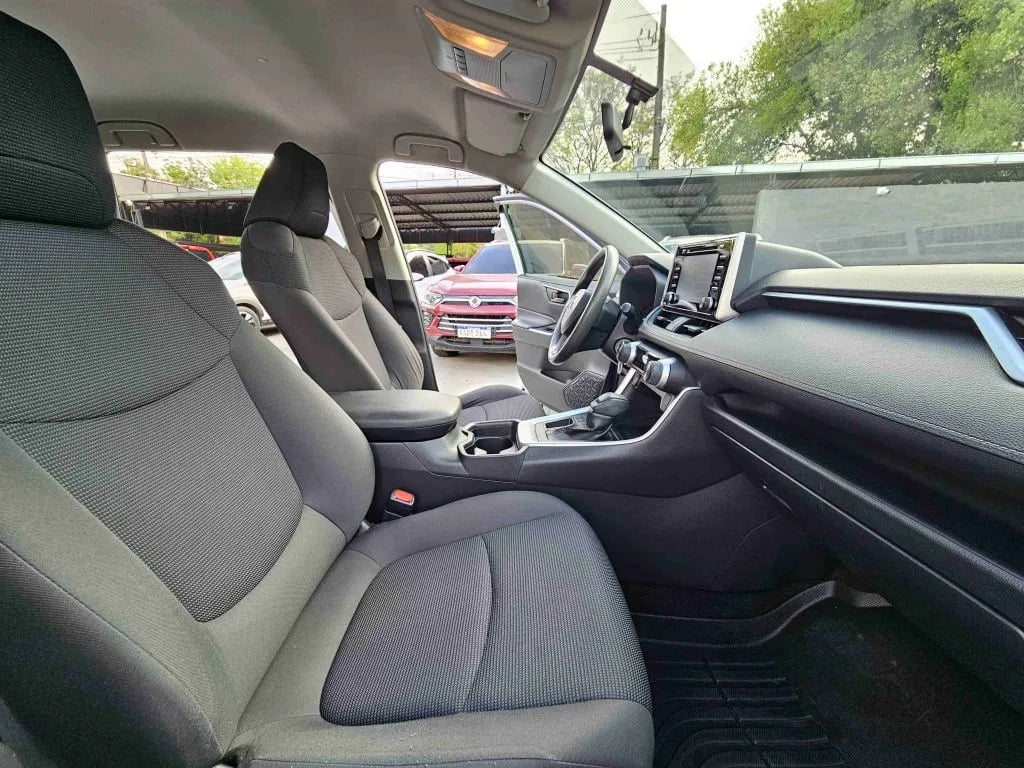 Toyota RAV4 — foto 8