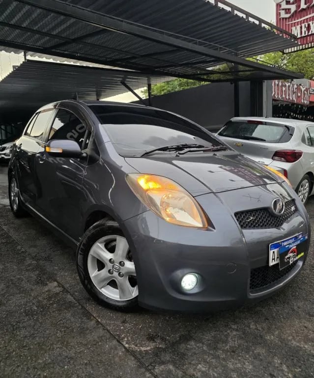 Toyota Vitz — foto 2