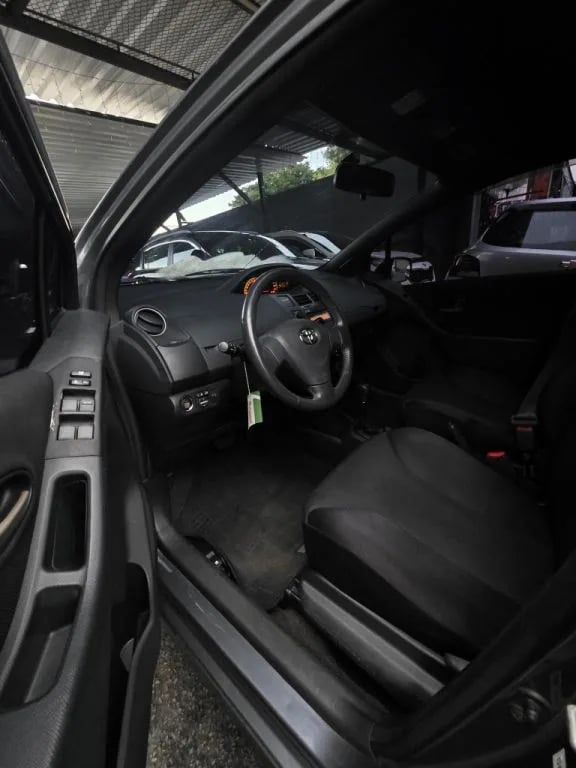 Toyota Vitz — foto 3