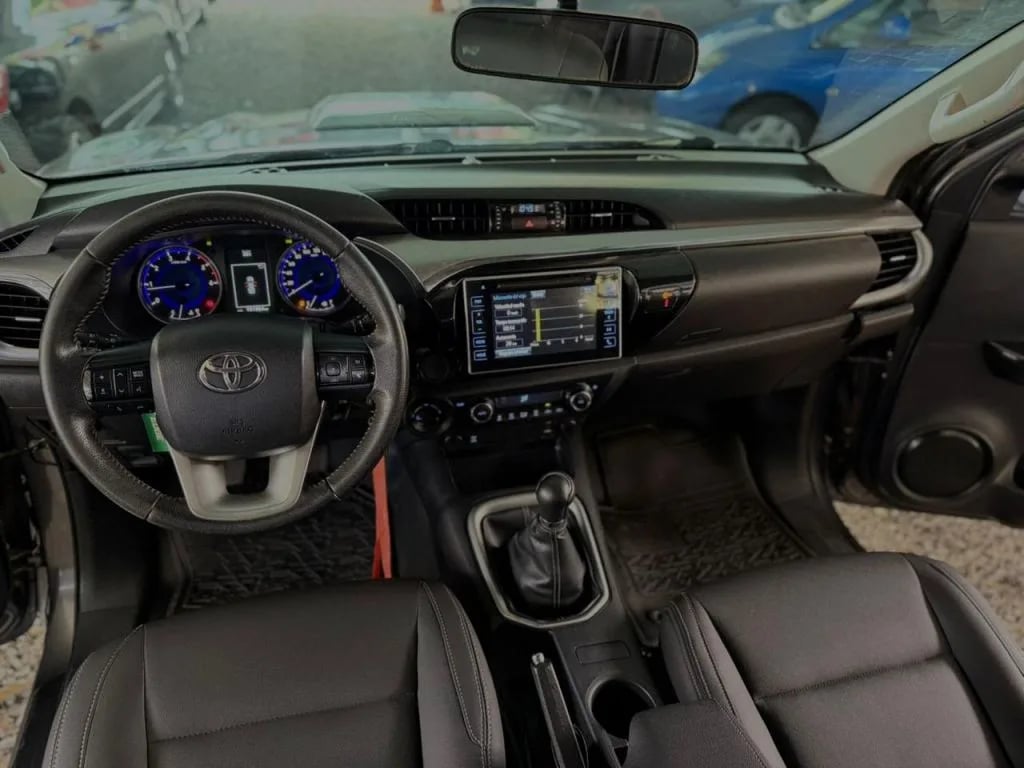 Toyota Hilux — foto 2