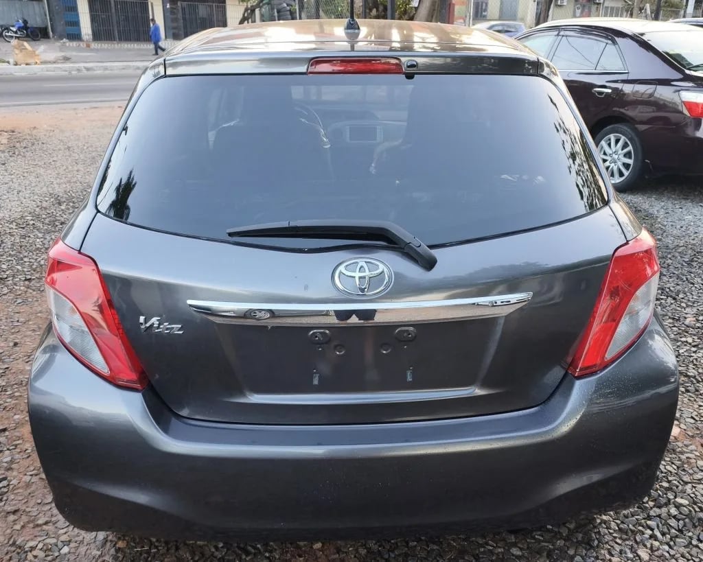 Toyota Vitz — foto 2