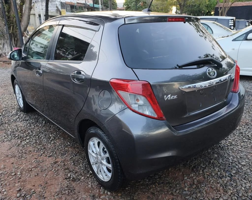 Toyota Vitz — foto 3