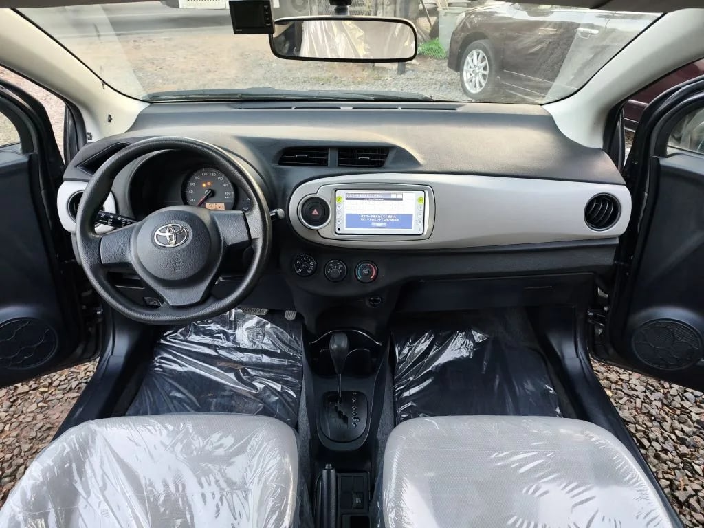 Toyota Vitz — foto 4