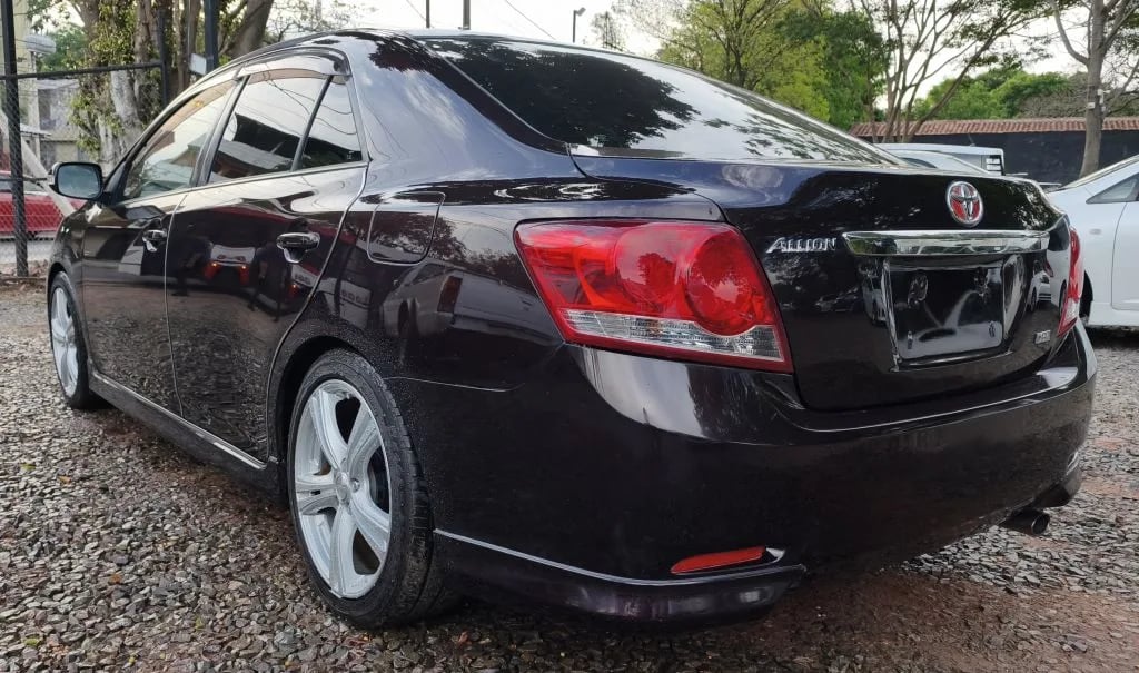 Toyota Allion — foto 2