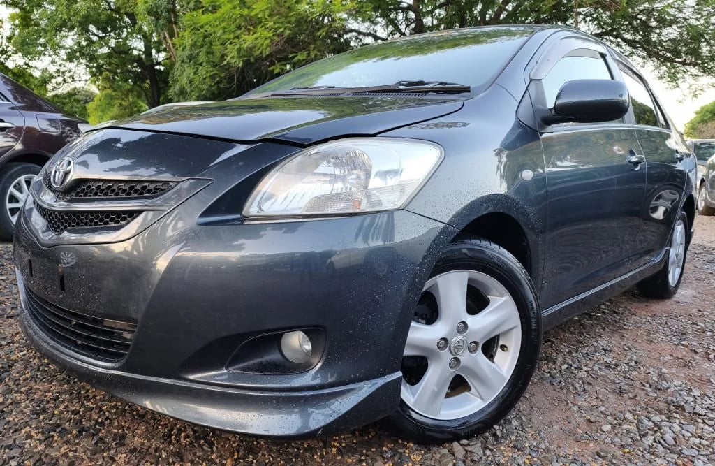 Toyota Belta — foto 1