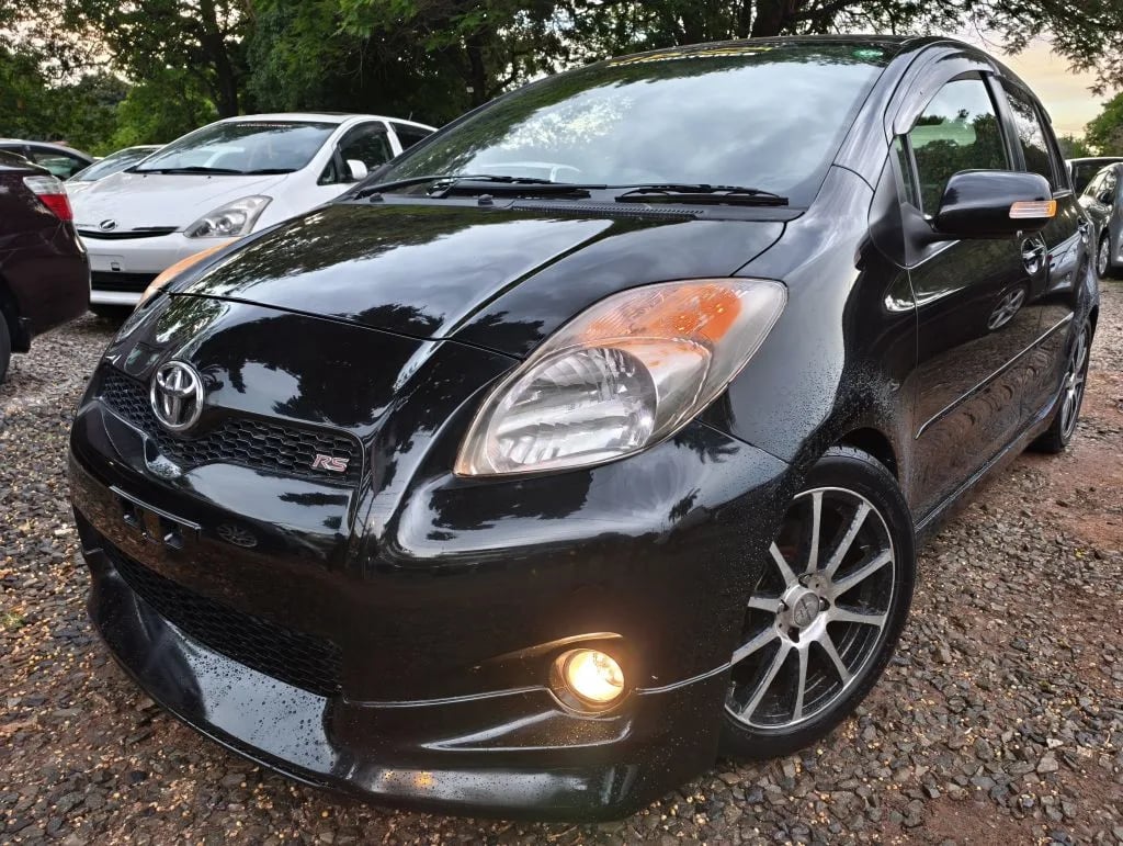 Toyota Vitz — foto 1