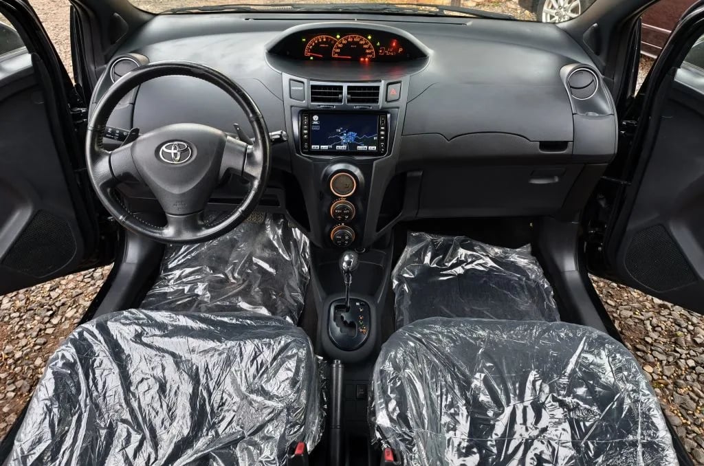 Toyota Vitz — foto 2