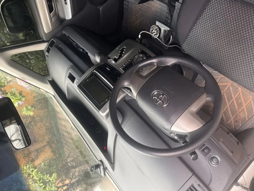 Toyota Noah — foto 4