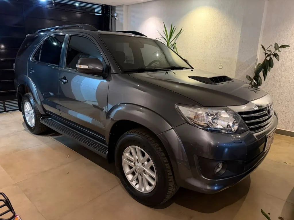 Toyota Fortuner — foto 1