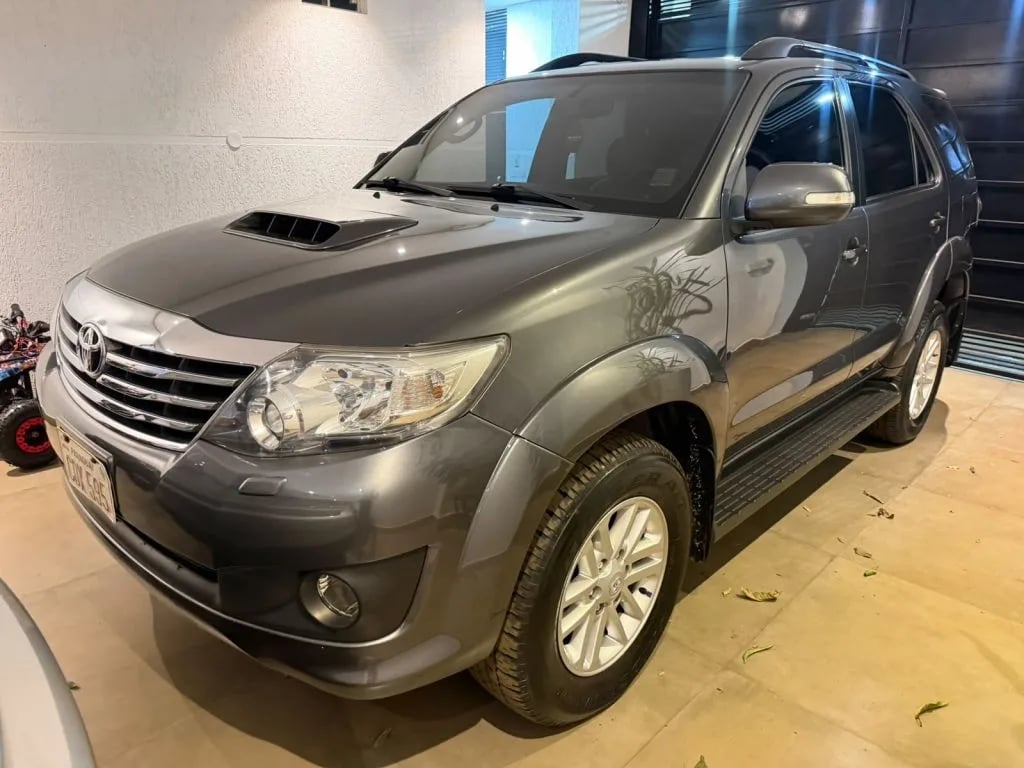 Toyota Fortuner — foto 2