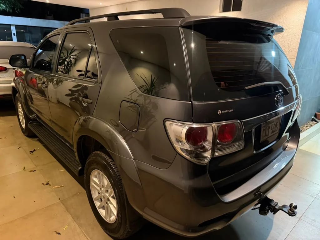 Toyota Fortuner — foto 3