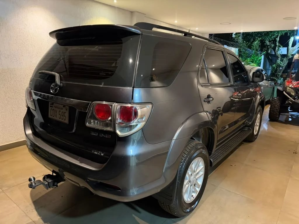 Toyota Fortuner — foto 4
