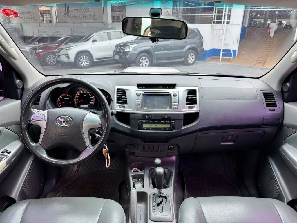 Toyota Hilux — foto 2