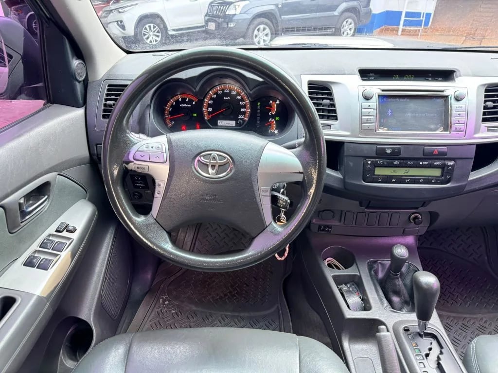 Toyota Hilux — foto 7