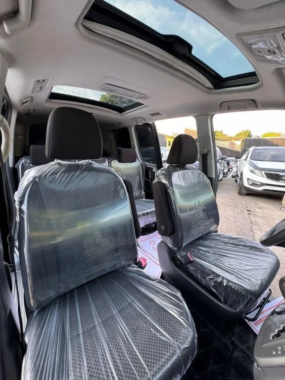 Toyota Noah — foto 6
