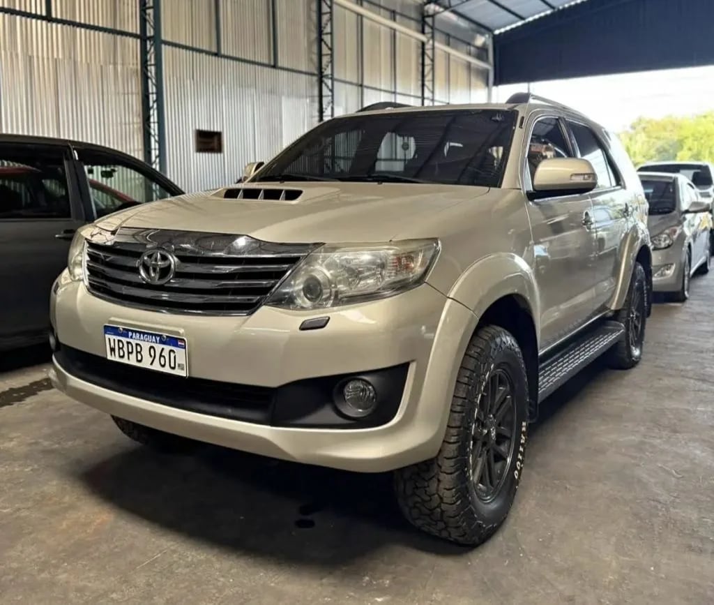 Toyota Fortuner — foto 1