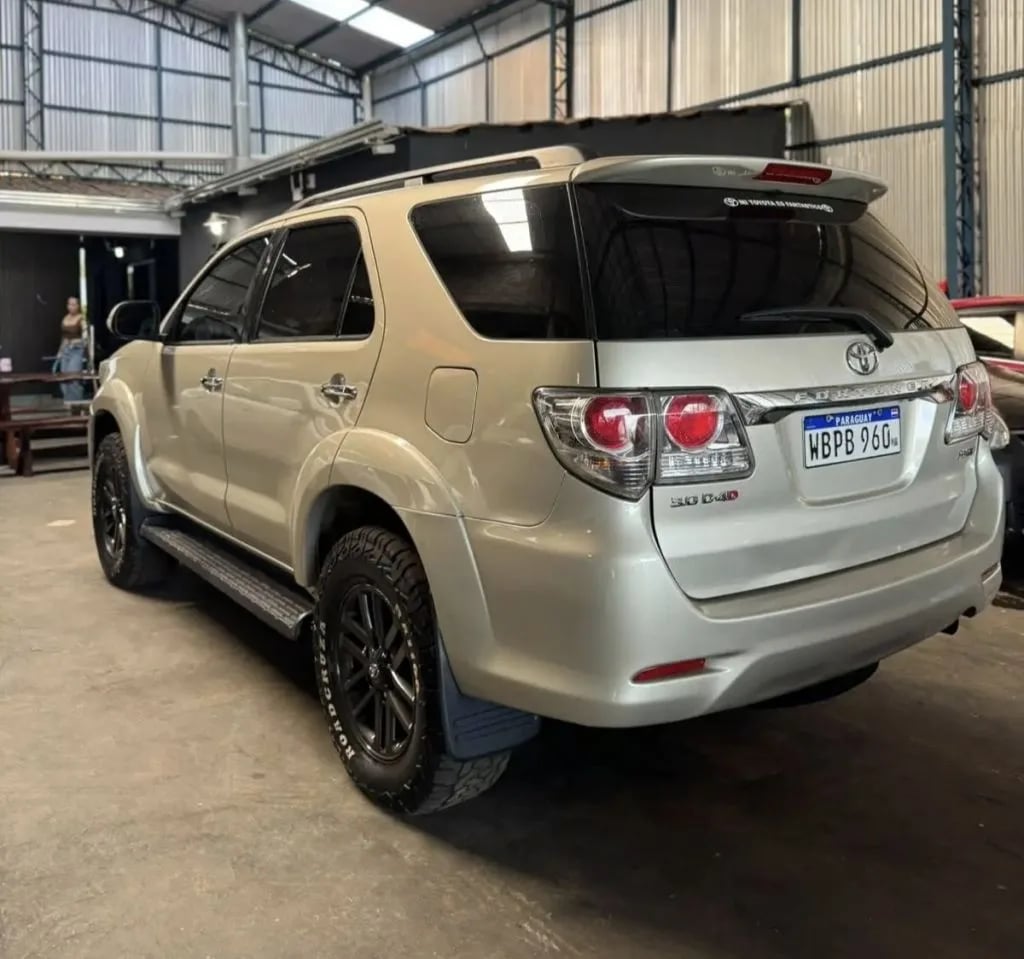 Toyota Fortuner — foto 2