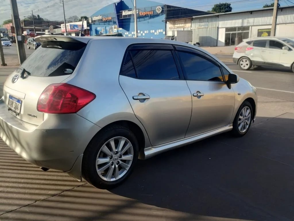 Toyota Auris — foto 3