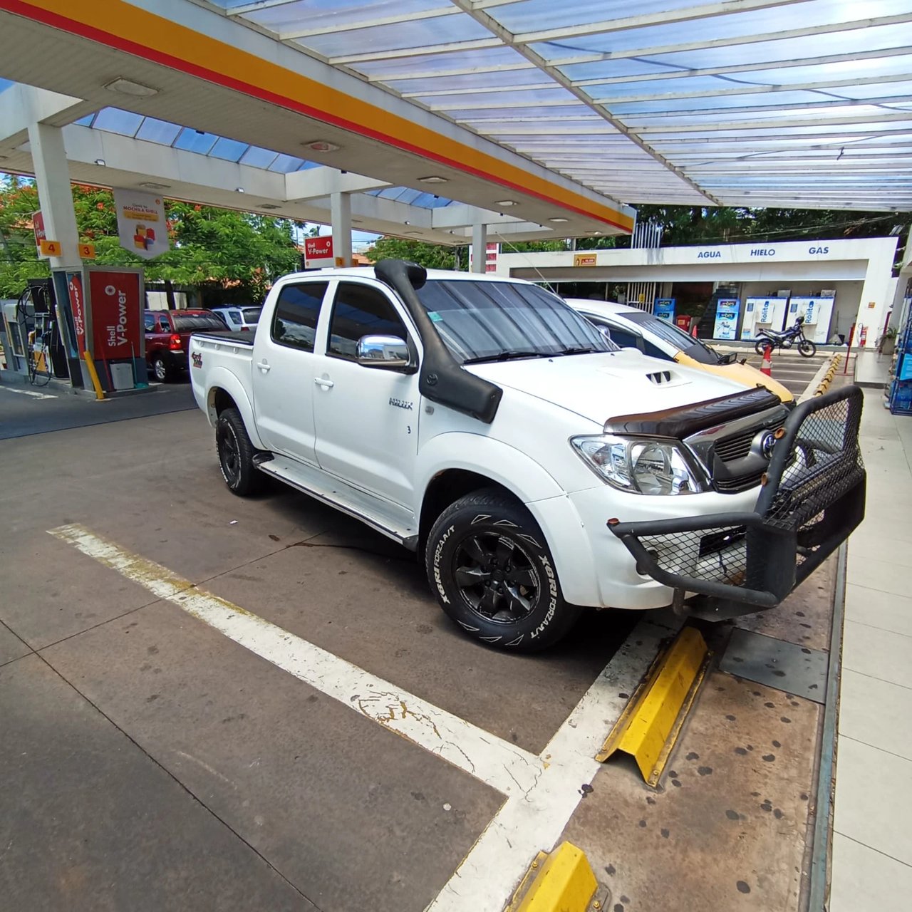 Toyota Hilux — foto 1